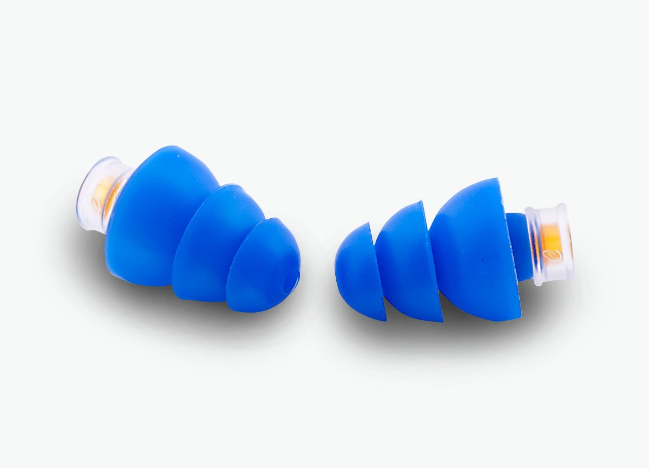 Utiliser des bouchons d'oreilles anti bruit en avion